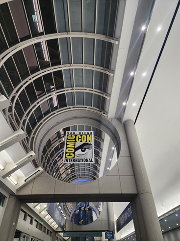 My Comic‑Con Weekend: Cute Surprises, Hall H Chaos, and Fandom at Full Volume